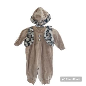 🐆MOTHER-MAID: Girl size 3 months, velour cheetah jumpsuit w/matching hat.